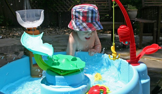 fish and splash water table